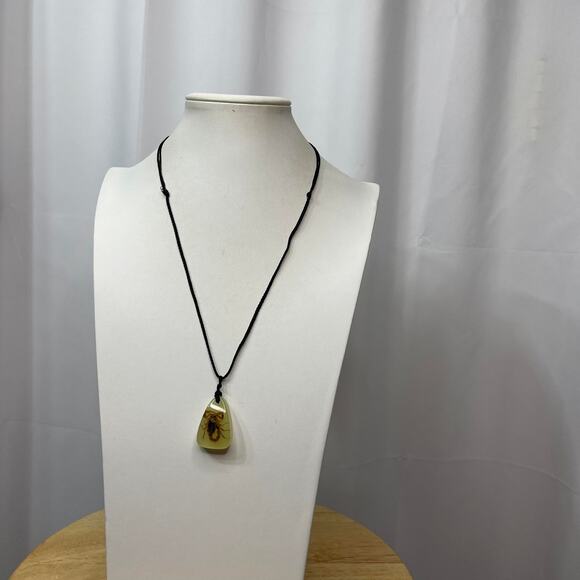 Insect pendant necklace on black cord gothic unusual jewelry costume - Picture 8 of 14